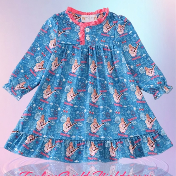 NWT Pink and Blue Taylor nightgown 💲LUCKY 7 's Deal! - Picture 1 of 1